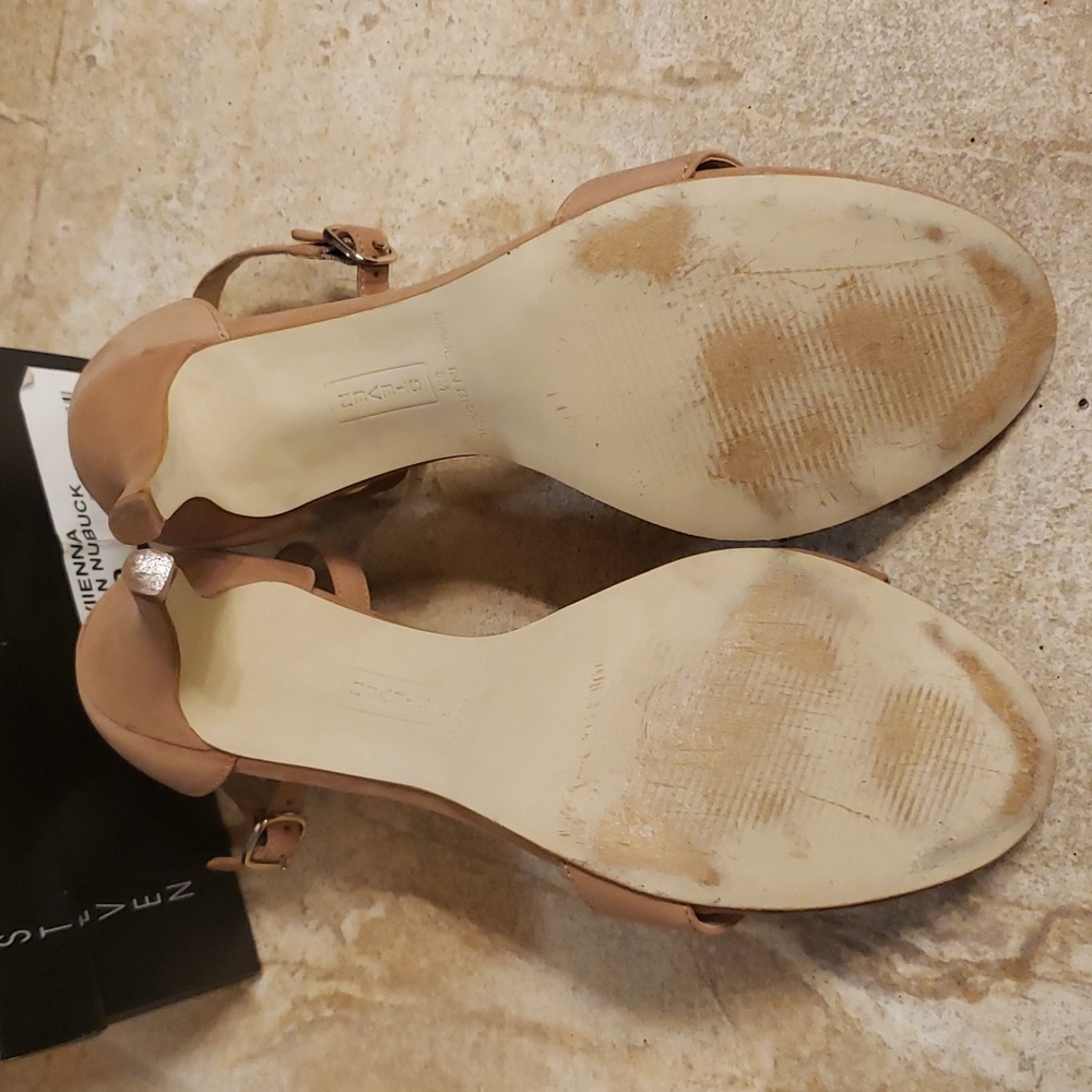 Steve Madden Vienna Tan Nubuck Sandal - Picture 5 of 10